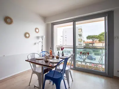 Balcon ou terrasse dans l'établissement Apartment La Pinède-2 by Interhome