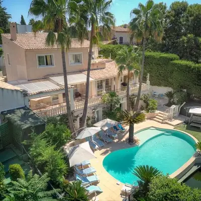 9 chambres spa hamman sauna Piscine chauffée poss