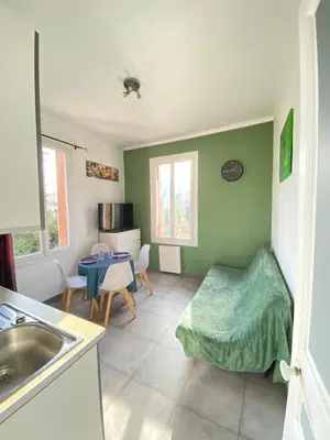 Cuisine ou kitchenette dans l'établissement Appartement PALOMA Proche Cannes
