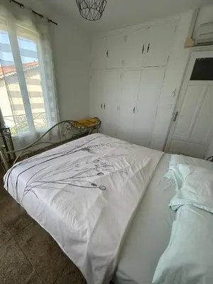 Un ou plusieurs lits dans un hébergement de l'établissement Très beau Studio lumineux dans Villa avec piscine