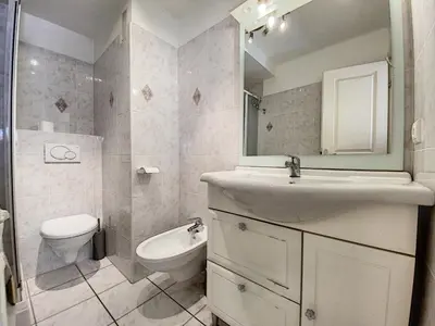Salle de bains dans l'établissement Imperial Croisette FER3417 studio