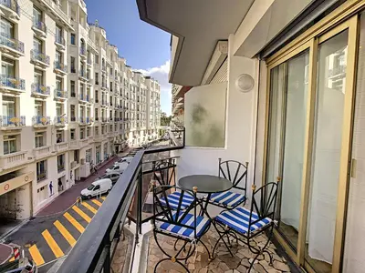 Balcon ou terrasse dans l'établissement Grand studio cabine à côté des plages NER634
