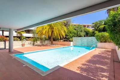 Piscine de l'établissement Montfleurie TEI142 3P ou située à proximité
