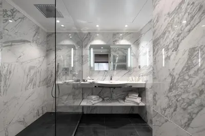 Salle de bains dans l'établissement Juliana Hotel Cannes