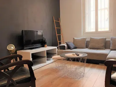 Télévision ou salle de divertissement dans l'établissement Centre ville 10 min de la Croisette/Downtown