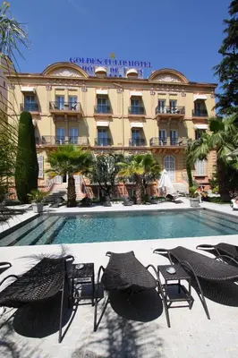 Piscine de l'établissement GOLDEN TULIP CANNES HOTEL de PARIS ou située à proximité