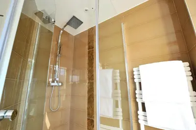 Salle de bains dans l'établissement Hôtel La Villa Cannes
