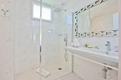 Salle de bains dans l'établissement Hôtel La Villa Cap d’Antibes