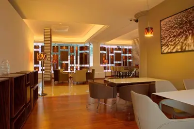 Coin salon dans l'établissement AC Hotel by Marriott Ambassadeur Antibes - Juan Les Pins