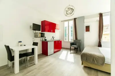 Cuisine ou kitchenette dans l'établissement Florella République Apartment