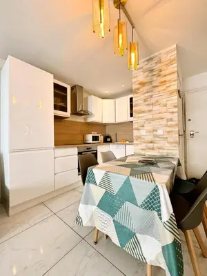 Cuisine ou kitchenette dans l'établissement Villa D'Este - Apt 4 prs - clim - 300m plage - piscine-parking en option