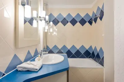 Salle de bains dans l'établissement Résidence Pierre & Vacances La Rostagne