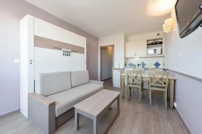 Cuisine ou kitchenette dans l'établissement Résidence Pierre & Vacances La Rostagne