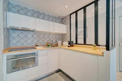 Cuisine ou kitchenette dans l'établissement IMMOGROOM - AC - 5min from the beaches 8 min from Palais