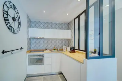 Cuisine ou kitchenette dans l'établissement IMMOGROOM - AC - 5min from the beaches 8 min from Palais