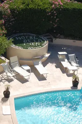 Piscine de l'établissement Hôtel Restaurant de la Mer ou située à proximité