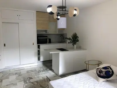Cuisine ou kitchenette dans l'établissement Studio contemporain à Cannes avec terrasse et parking - 35 m²