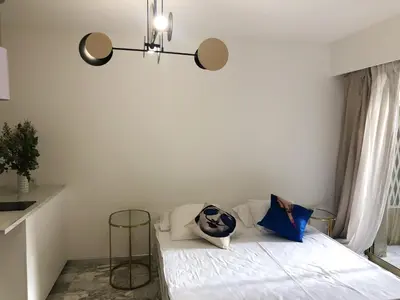 Un ou plusieurs lits dans un hébergement de l'établissement Studio contemporain à Cannes avec terrasse et parking - 35 m²