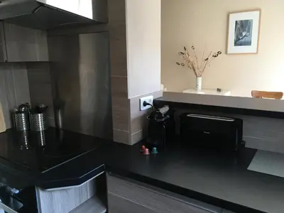 Cuisine ou kitchenette dans l'établissement Cosy One-Bedroom Apartment -StayInAntibes- Le Cosy