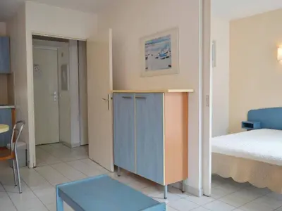 Un ou plusieurs lits dans un hébergement de l'établissement T2 avec piscine et salle de sport, à 400m de la plage, parking inclus - Golfe-Juan - FR-1-252-140