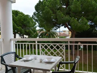 Balcon ou terrasse dans l'établissement T2 avec piscine et salle de sport, à 400m de la plage, parking inclus - Golfe-Juan - FR-1-252-140