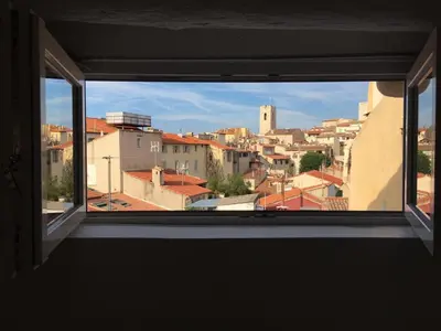Vue générale sur Antibes ou vue de la ville depuis l'appartement