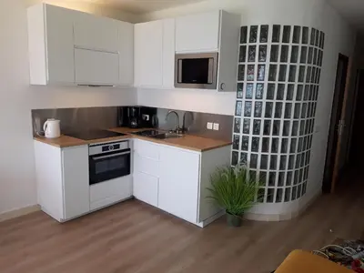 Cuisine ou kitchenette dans l'établissement Antibes: A nest perched on the sea!