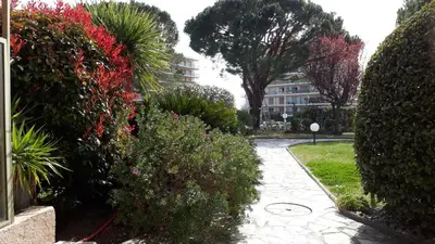 Jardin de l'établissement ZenGarden Pool,3bedrooms,lit bébé Beach800m,box&wifi