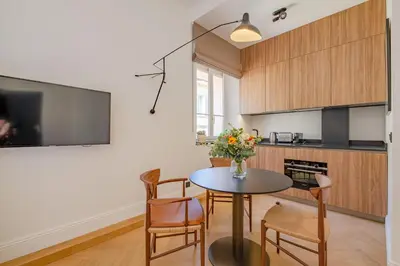Cuisine ou kitchenette dans l'établissement La Guitare 24 - Nice studio in center of Cannes, just behind Grand Hotel