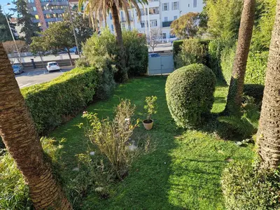 Jardin de l'établissement Cannes près Croisette beau 2 pièces 3 étoiles