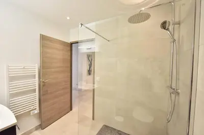 Salle de bains dans l'établissement 3-Room Apartment in the Heart of Cannes
