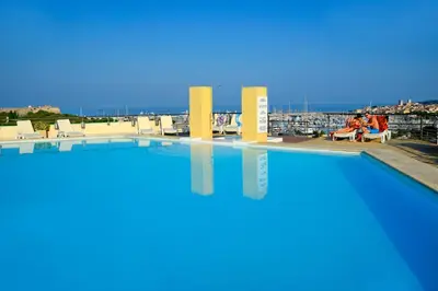 Piscine de l'établissement Residence Residéal Antibes ou située à proximité