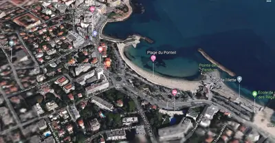 Vue générale sur la mer ou vue sur la mer prise depuis l'appartement