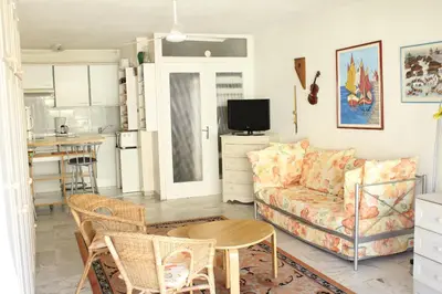 Cuisine ou kitchenette dans l'établissement STUDIO STANDING BORD DE MER ET VUE