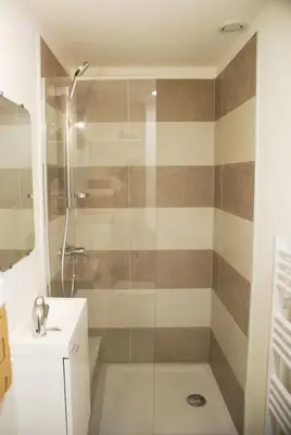 Salle de bains dans l'établissement STUDIO VIEIL ANTIBES Marché Provençal