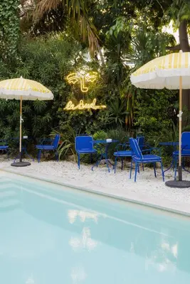 Piscine de l'établissement Hôtel Le Sud ou située à proximité