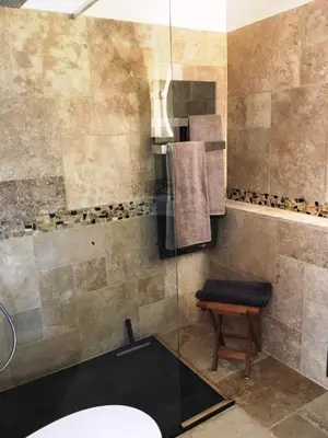Salle de bains dans l'établissement French Riviera Condo 4 Rent in Marina Baie des Anges