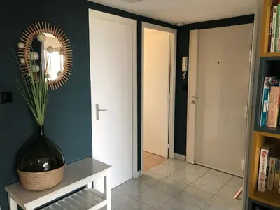 Bibliothèque dans l'appartement