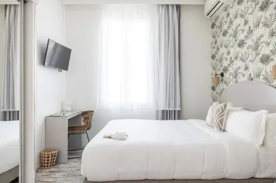 Un ou plusieurs lits dans un hébergement de l'établissement Hôtel La Villa Juan Beach