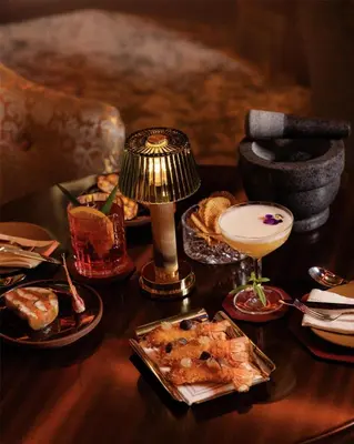 Boissons dans l'établissement Hôtel Martinez, in The Unbound Collection by Hyatt