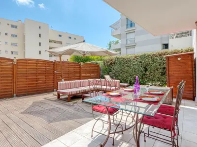 Balcon ou terrasse dans l'établissement Apartment Les allées du Cap-3 by Interhome