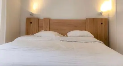 Un ou plusieurs lits dans un hébergement de l'établissement T3 A/C Côte d'Azur, Piscine, Plage à 350m, WIFI