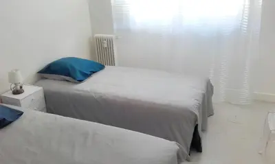 Un ou plusieurs lits dans un hébergement de l'établissement Appartement charmant avec vue sur la mer au Cannet - 58 m²