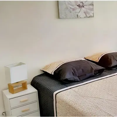 Un ou plusieurs lits dans un hébergement de l'établissement Appartement charmant avec vue sur la mer au Cannet - 58 m²