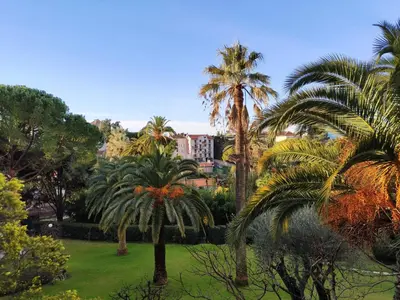 Jardin de l'établissement Très beau T2 dans parc montfleury ,proche centre ,au calme 44 bd Montfleury
