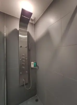 Salle de bains dans l'établissement Très beau T2 dans parc montfleury ,proche centre ,au calme 44 bd Montfleury