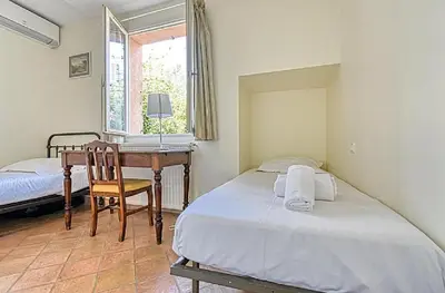 Un ou plusieurs lits dans un hébergement de l'établissement L'ORANGER maison pittoresque et confortable proche des plages, Croisette et centre-ville