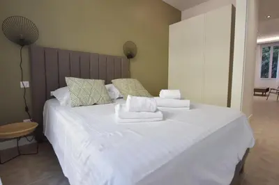 Un ou plusieurs lits dans un hébergement de l'établissement Modern 3-Br Apartment in City Center 5 Minutes from Palais and Beache