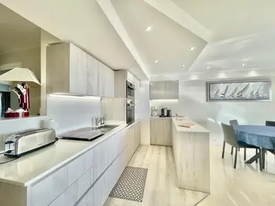 Cuisine ou kitchenette dans l'établissement Vezelay, by Welcome to Cannes