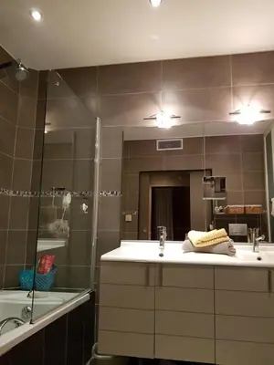 Salle de bains dans l'établissement VILLA BEAUSEJOUR